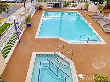 628 Daisy Ave Unit 420, Long Beach, CA 90802 - community pool featuring a hot tub and fence
