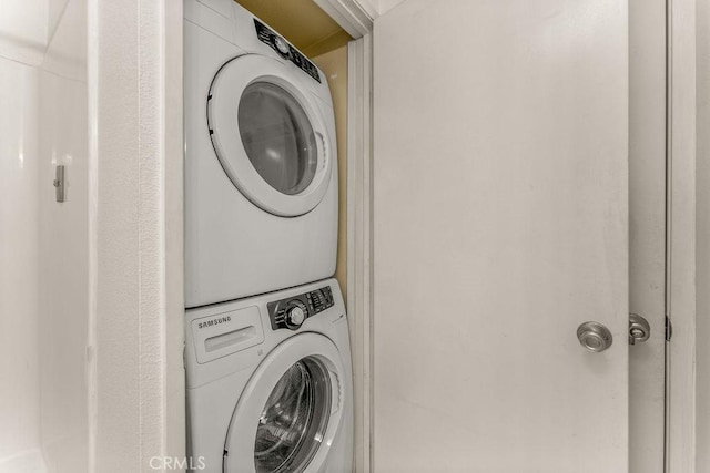628 Daisy Ave Unit 420, Long Beach, CA 90802 - laundry room featuring stacked washing machine and dryer