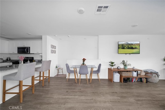 35753 Starling Ave Unit 1901, Murrieta, CA 92563 - dining area with wood finished floors