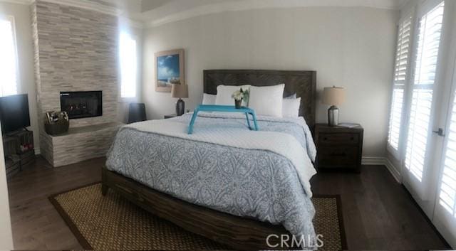 3401 5th Ave, Corona Del Mar, CA 92625 - bedroom with wood finished floors and multiple windows