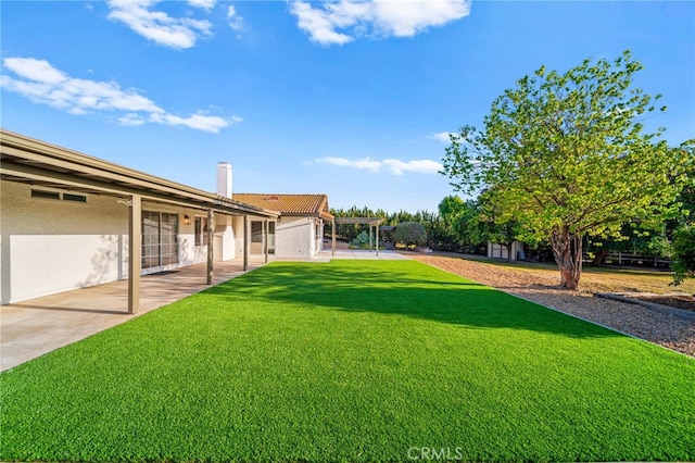 view of grassy yard with a patio area