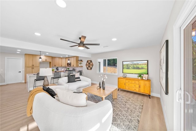 living room with light wood-style floors, baseboards, recessed lighting, and ceiling fan