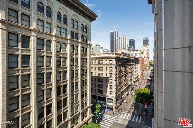 460 S Spring St Unit 713, Los Angeles, CA 90013 - view of building exterior with a view of city