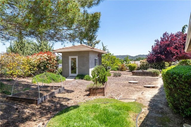 9539 Carmel Rd, Atascadero, CA 93422 - view of yard with a vegetable garden