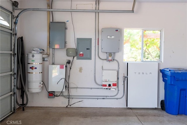 9539 Carmel Rd, Atascadero, CA 93422 - utilities featuring electric panel and a garage
