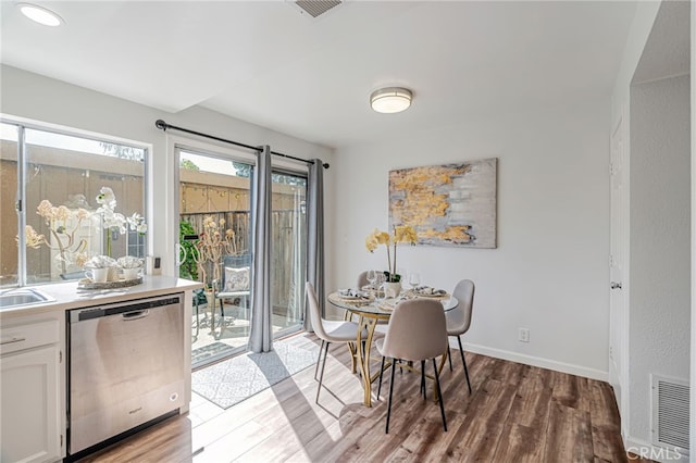 762 Dragonfly Ct, San Jose, CA 95133 - dining space with light wood-type flooring, baseboards, and recessed lighting
