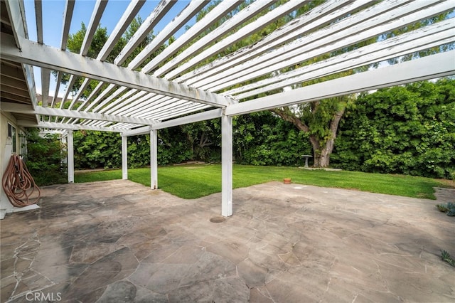 view of patio featuring a pergola