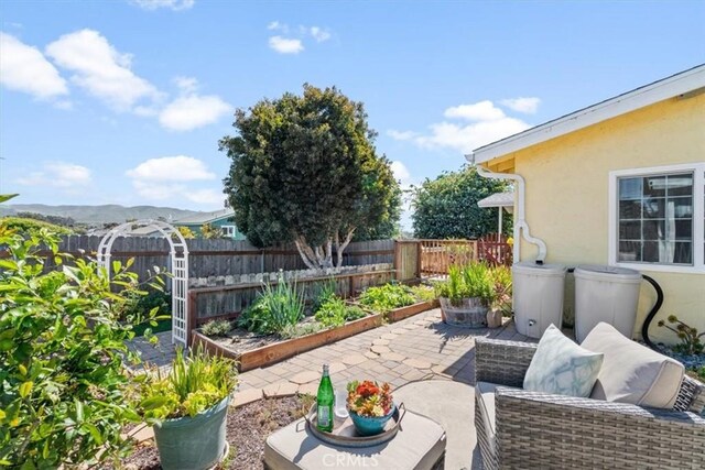 1360 El Moro Ave, Los Osos, CA 93402 - view of patio featuring fence and a garden
