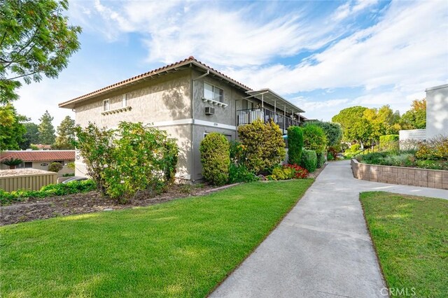 2134 Via Puerta Unit O, Laguna Woods, CA 92637 - view of side of home featuring a lawn and stucco siding