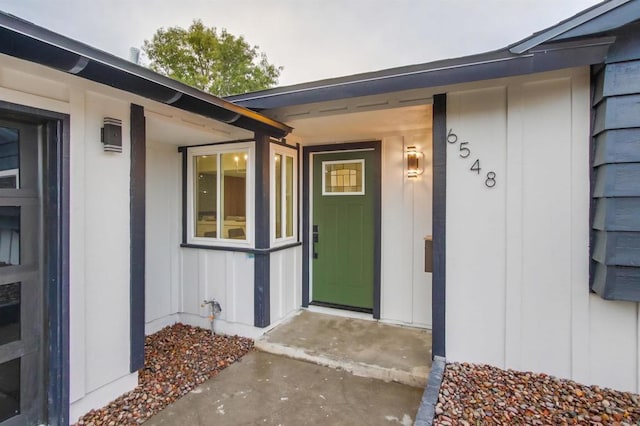 6548 Bantam Lake Cir, San Diego, CA 92119 - entrance to property featuring board and batten siding