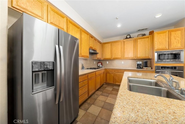 6122 Glen Abbey Pl, Fontana, CA 92336 - kitchen featuring appliances with stainless steel finishes, a sink, under cabinet range hood, light countertops, and recessed lighting