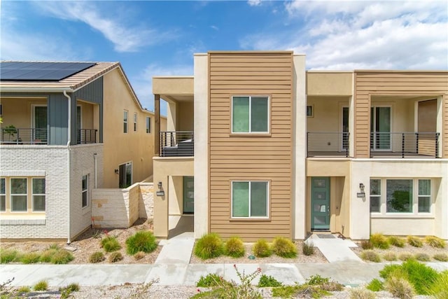 27218 Narrowleaf Willow Ln, Valencia, CA 91381 - back of property with stucco siding and a balcony