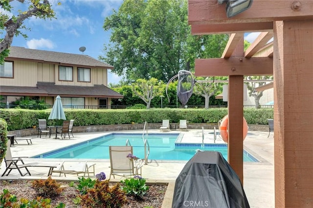 11000 Woodruff Ave Unit 14, Downey, CA 90241 - community pool featuring a patio area and a fenced backyard