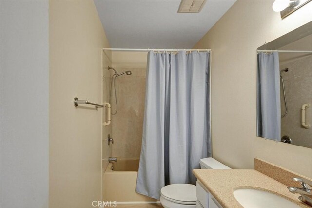 11000 Woodruff Ave Unit 14, Downey, CA 90241 - full bath with shower / bath combo, toilet, and vanity