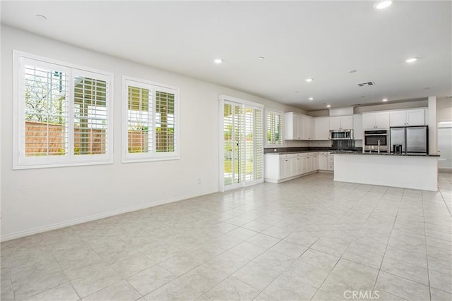 1004 Violet Ct, Calimesa, CA 92320 - unfurnished living room with recessed lighting, baseboards, and light tile patterned flooring