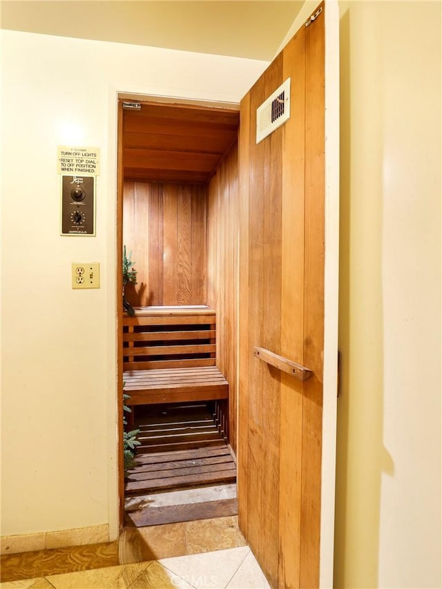 321 N Oakhurst Dr Unit 404, Beverly Hills, CA 90210 - relaxing sauna featuring wooden walls