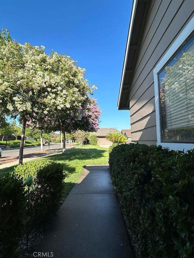 view of side of property featuring a yard
