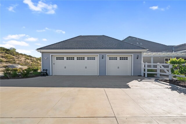 40267 Scanlon Rd, Temecula, CA 92592 - garage with fence and driveway