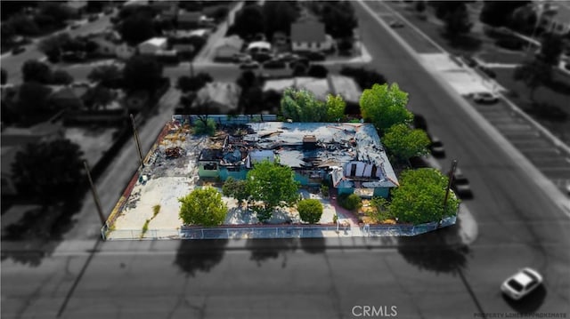 212 N 7th Ave, Avenal, CA 93204 - aerial view of property and surrounding area featuring property boundaries highlighted