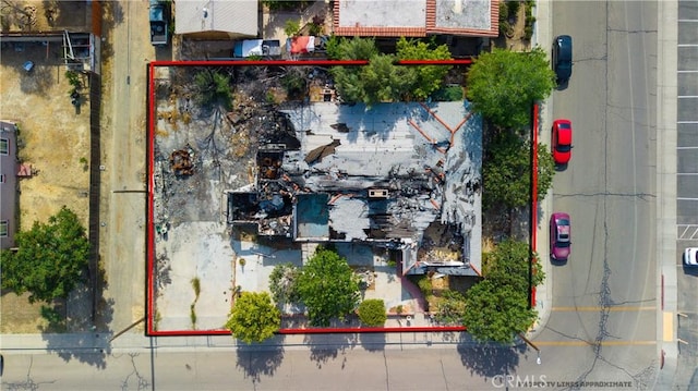 212 N 7th Ave, Avenal, CA 93204 - aerial view of property's location featuring property boundaries highlighted