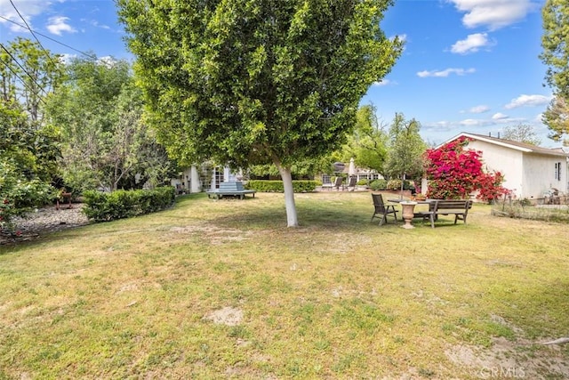 5132 Quakertown Ave, Woodland Hills, CA 91364 - view of grassy yard