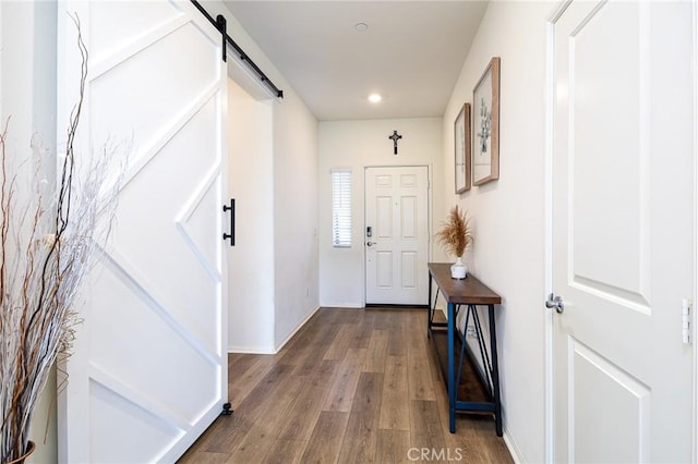 28400 Memory Ln, Winchester, CA 92596 - doorway to outside featuring a barn door, wood finished floors, recessed lighting, and baseboards