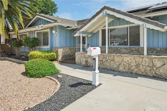 40389 Melrose Ave, Hemet, CA 92544 - entrance to property featuring board and batten siding, stone siding, and solar panels