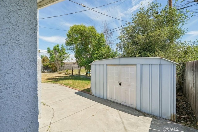 40389 Melrose Ave, Hemet, CA 92544 - view of shed with a fenced backyard