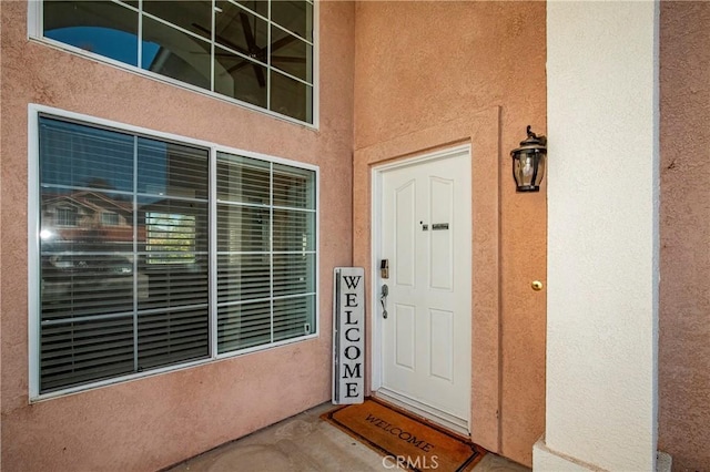 property entrance featuring stucco siding