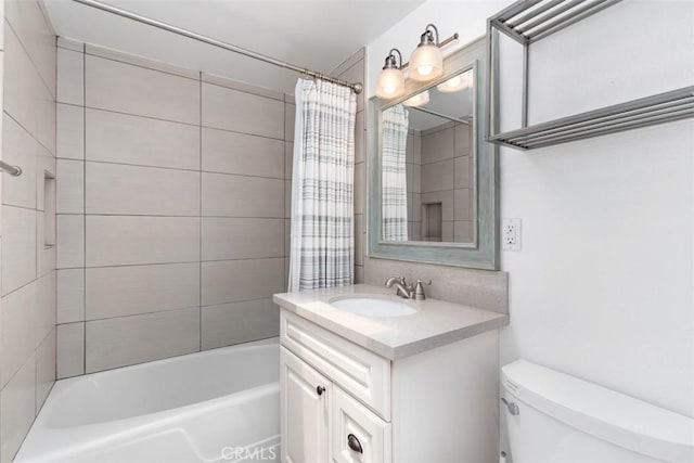 33926 La Serena Dr Unit 7, Dana Point, CA 92629 - full bath featuring toilet, shower / tub combo with curtain, and vanity