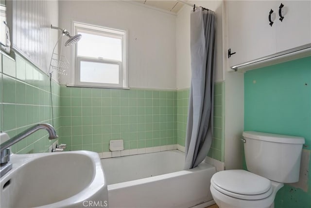 29219 Lyon Dr, Cedar Glen, CA 92321 - full bath with a sink, toilet, and shower / bathtub combination with curtain