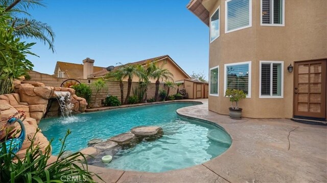 13819 Dogwood Ave, Chino, CA 91710 - view of pool featuring a pool with connected hot tub, a fenced backyard, and a patio