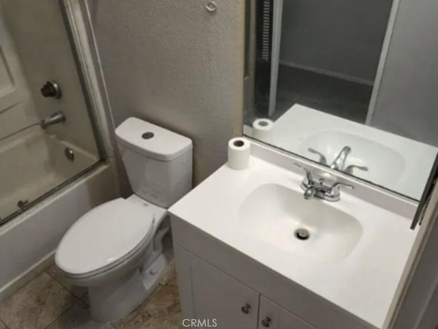 2805 W W Ave K12, Unit 143, Lancaster, CA 93536 - full bath with toilet, vanity, and combined bath / shower with glass door