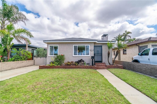 524 N Paulina Ave, Redondo Beach, CA 90277 - bungalow-style home featuring concrete driveway and stucco siding
