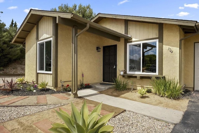 1744 Round Tree Dr, Oceanside, CA 92056 - view of front of property featuring stucco siding