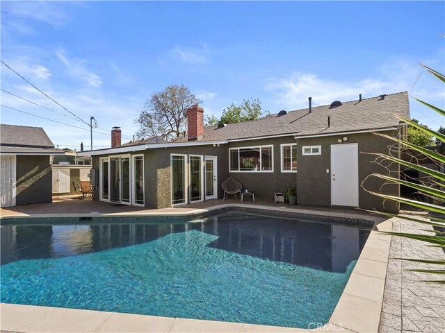 8110 Lesner Ave, Lake Balboa, CA 91406 - outdoor pool with a patio