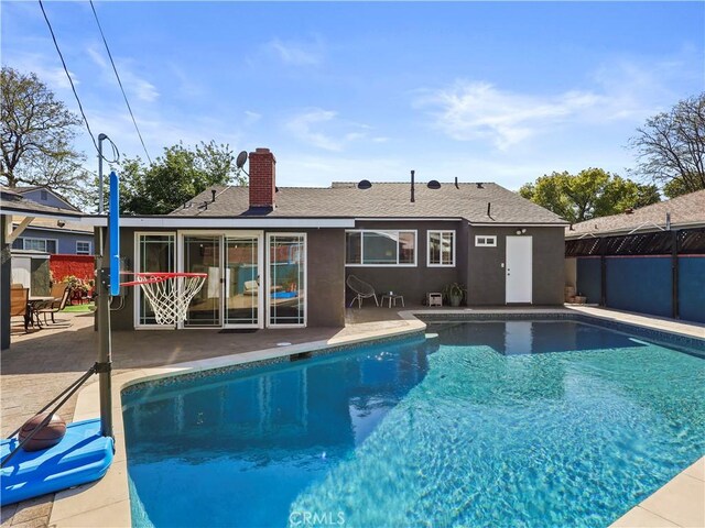 8110 Lesner Ave, Lake Balboa, CA 91406 - view of swimming pool featuring a patio