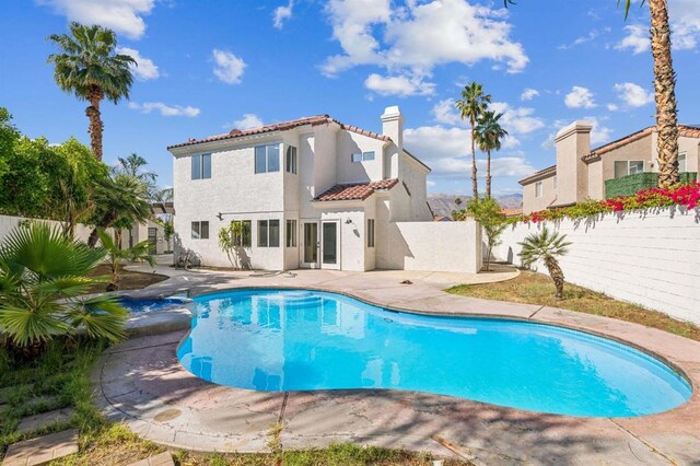 40550 Ventana Ct, Palm Desert, CA 92260 - view of swimming pool featuring a patio and a fenced backyard