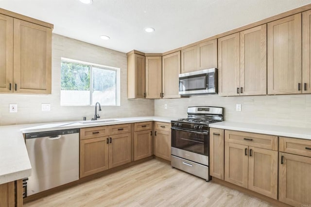 40550 Ventana Ct, Palm Desert, CA 92260 - kitchen featuring stainless steel appliances, a sink, backsplash, light countertops, and recessed lighting