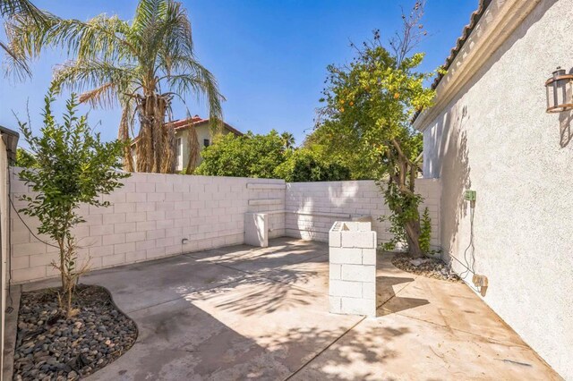 40550 Ventana Ct, Palm Desert, CA 92260 - fenced backyard with a patio area