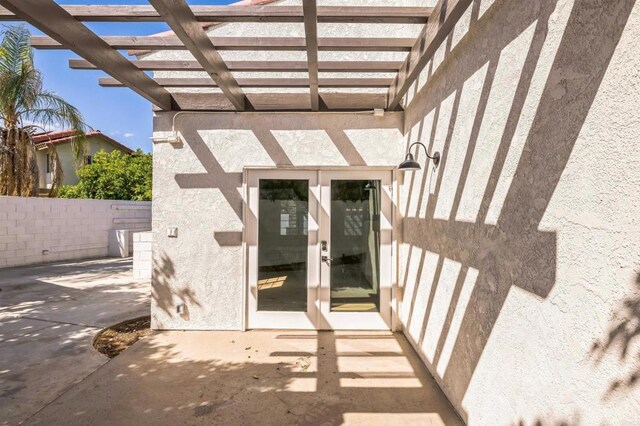 40550 Ventana Ct, Palm Desert, CA 92260 - property entrance featuring french doors, stucco siding, a pergola, and a patio area