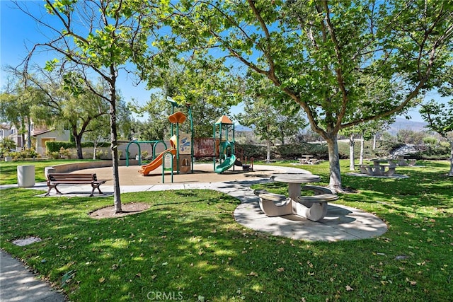 2 Anglesite, Rancho Santa Margarita, CA 92688 - community jungle gym with a yard