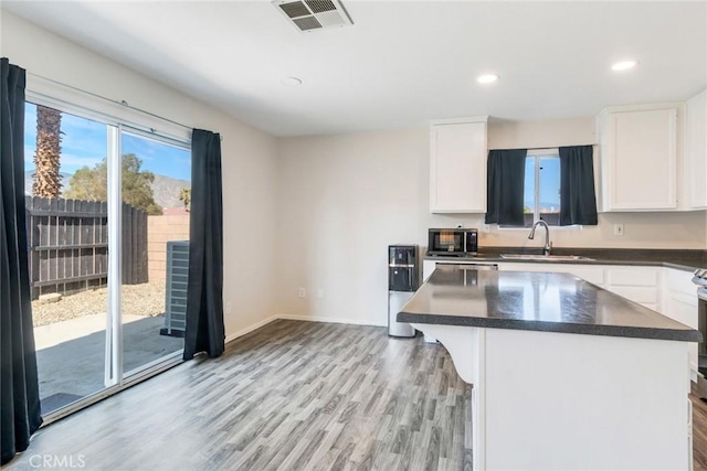 1113 Juniper Ct, San Jacinto, CA 92582 - kitchen featuring a sink, light wood finished floors, white cabinetry, dark countertops, and recessed lighting