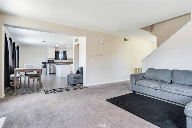1113 Juniper Ct, San Jacinto, CA 92582 - carpeted living area featuring baseboards and recessed lighting