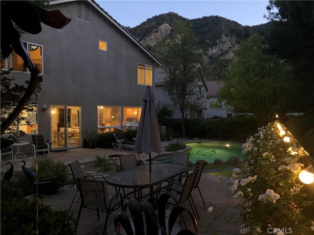 25415 Verne Ct, Stevenson Ranch, CA 91381 - view of patio featuring a mountain view, an outdoor pool, and outdoor dining area