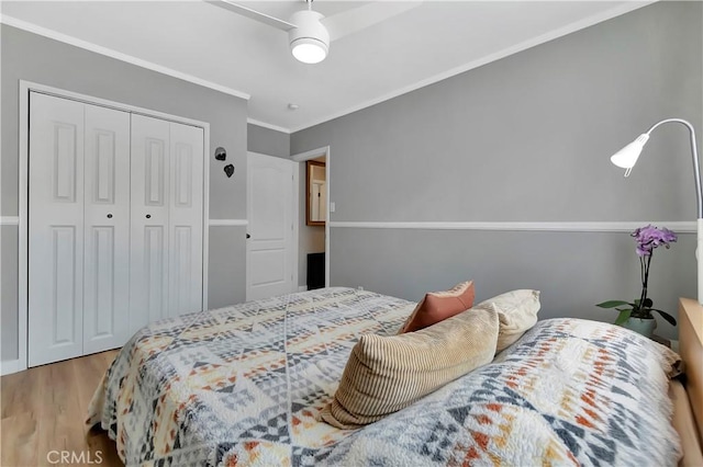 3235 Faust Ave, Long Beach, CA 90808 - bedroom featuring wood finished floors, ornamental molding, a closet, and a ceiling fan