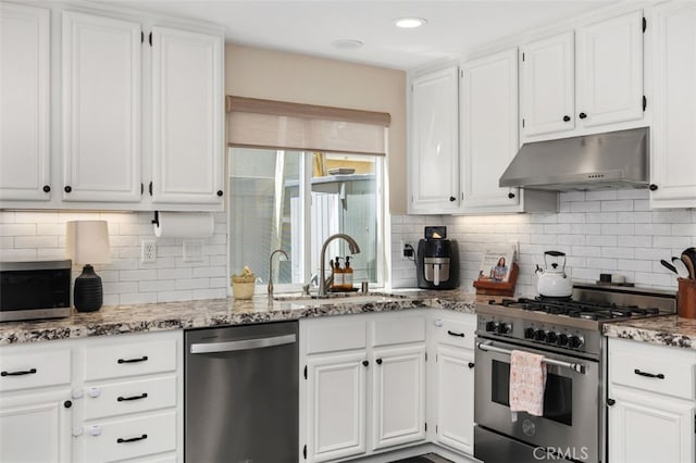130 Bloomfield Ln, Rancho Santa Margarita, CA 92688 - kitchen with appliances with stainless steel finishes, under cabinet range hood, white cabinetry, and recessed lighting