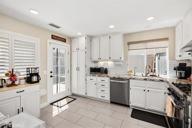 130 Bloomfield Ln, Rancho Santa Margarita, CA 92688 - kitchen with stainless steel appliances, a sink, backsplash, white cabinetry, and recessed lighting