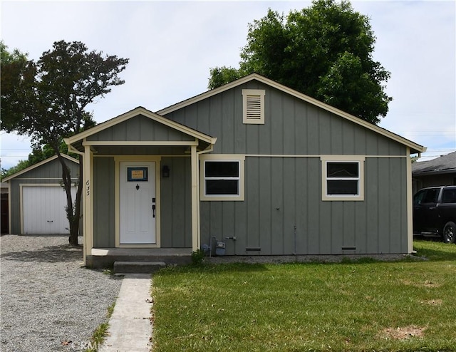 635 N Plumas St, Willows, CA 95988 - view of front of property featuring a front yard, a detached garage, and board and batten siding