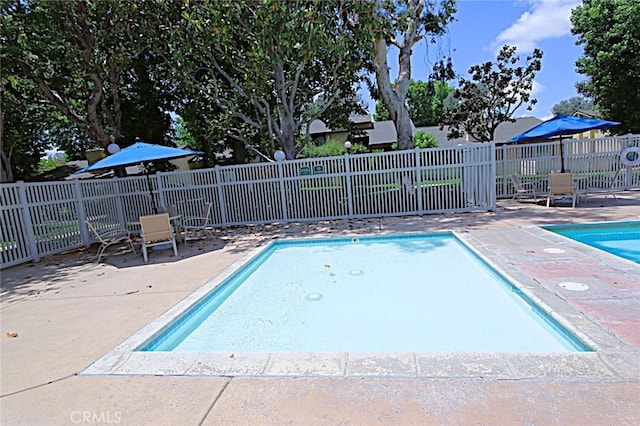 2622 N Tustin Ave Unit 147, Santa Ana, CA 92705 - community pool featuring a patio and fence